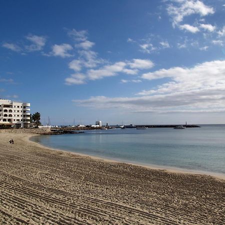 Hostal Y Apartamentos Santa Eulalia Santa Eulària des Riu Exterior foto