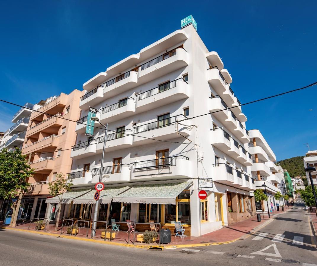 Hostal Y Apartamentos Santa Eulalia Santa Eulària des Riu Exterior foto