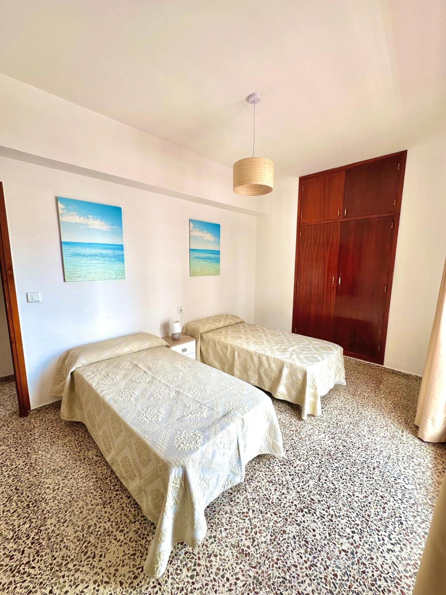Hostal Y Apartamentos Santa Eulalia Santa Eulària des Riu Exterior foto