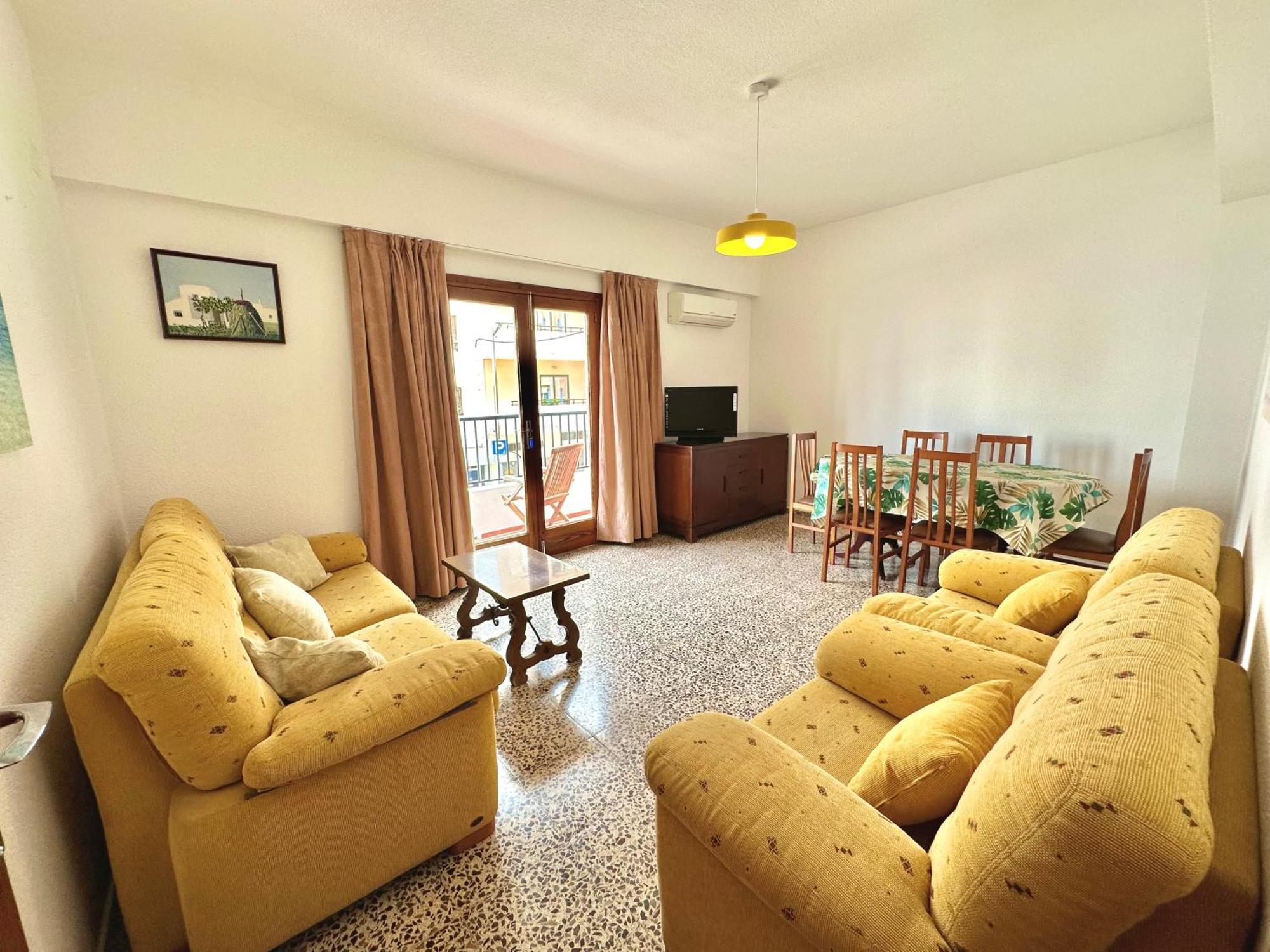 Hostal Y Apartamentos Santa Eulalia Santa Eulària des Riu Exterior foto